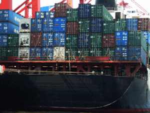 Containertransport am Hafen