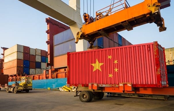 Chinesischer Container am Hafen